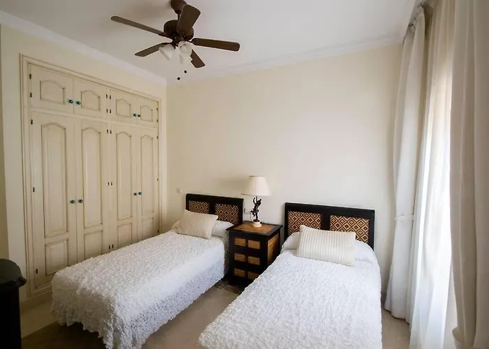 De Lujo Bahia De - Family Only Marbella